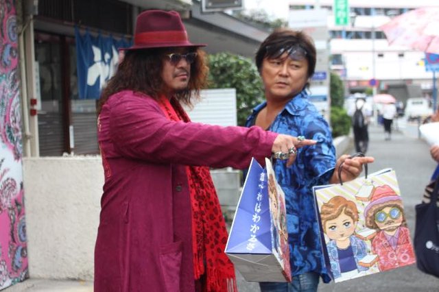 ド派手な2人が藤沢に高級食パン店 君は食パンなんて食べない をオープン からだにいいこと