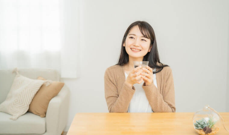 管理栄養士が解説。水を飲む習慣がダイエットのカギになる理由とは？