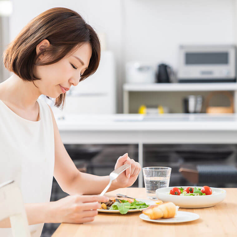 食欲がない女性