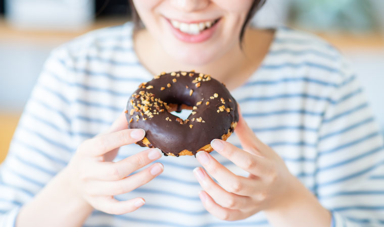 食欲が止まらない原因はストレス？対処法や病気のリスクを医師が解説