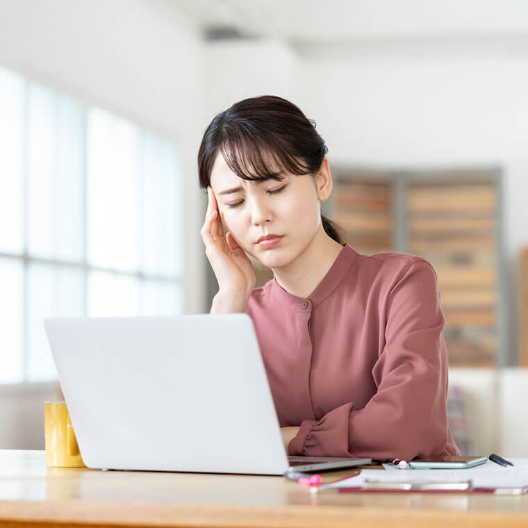 眠い女性