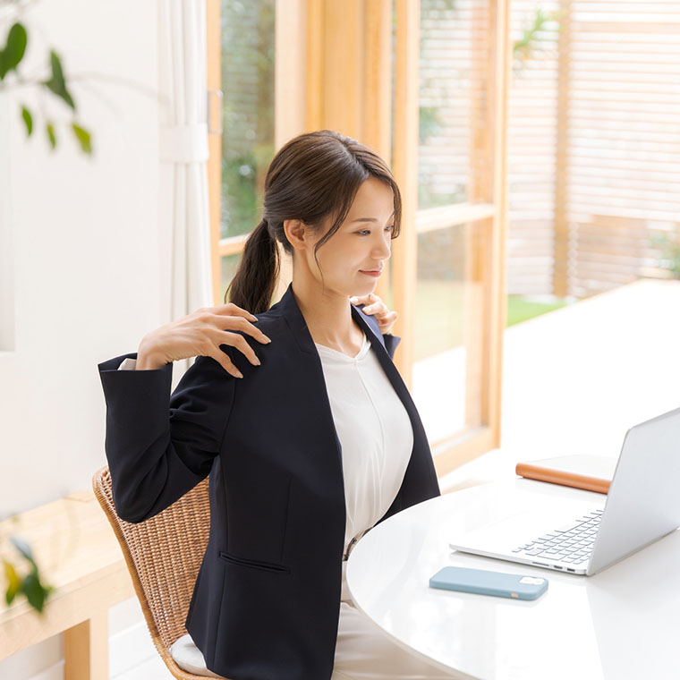 ストレッチする女性