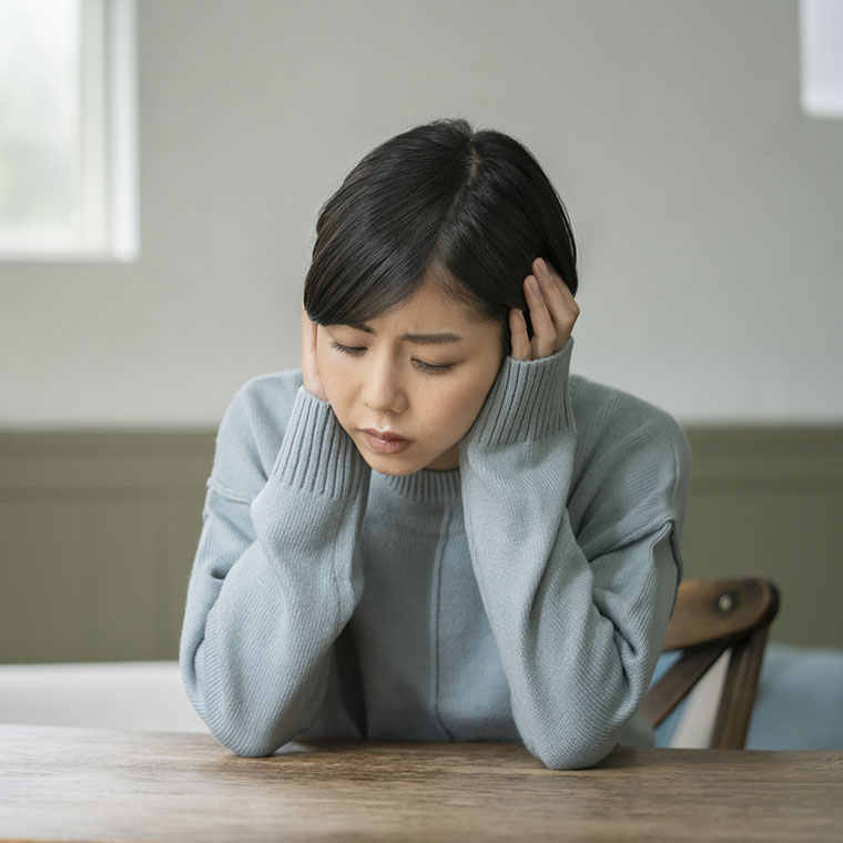 落ち込む女性