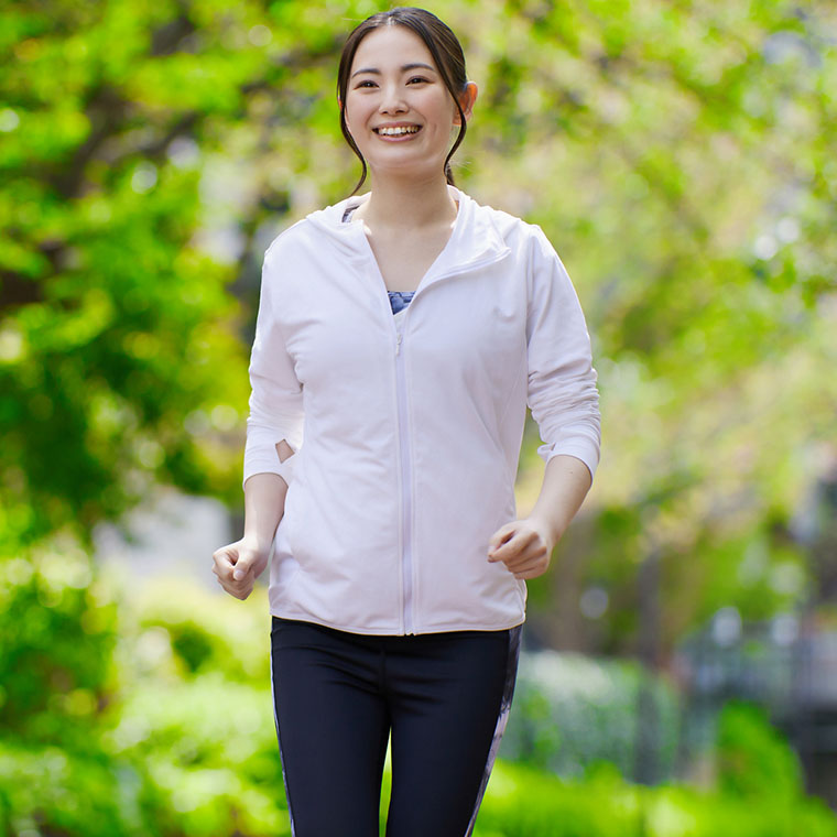 運動する女性