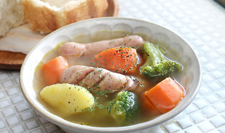 ソーセージと野菜たっぷりのスープ