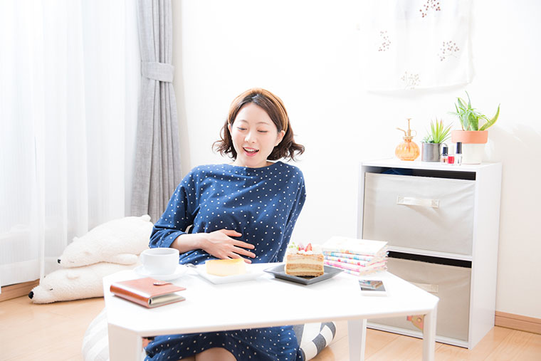 満腹な女性