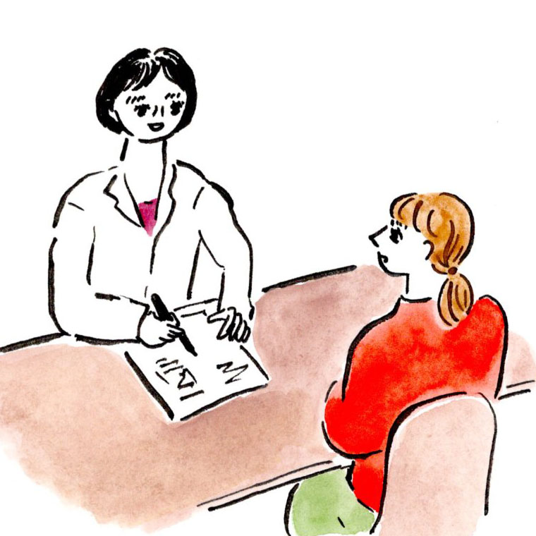 漢方薬局で相談する女性