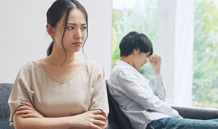 夫にストレスを感じる女性