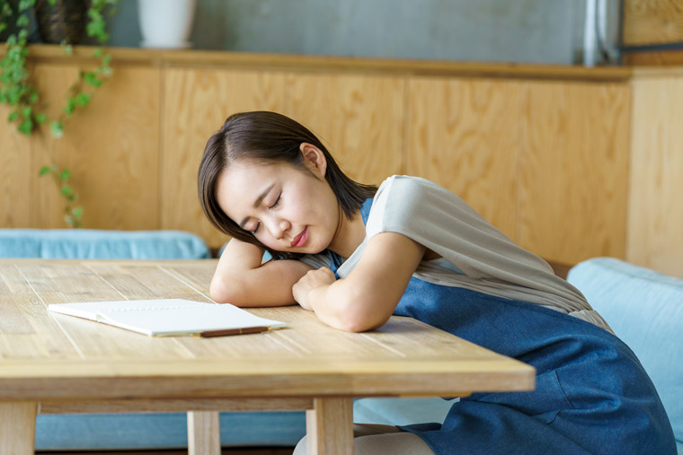 低血圧で体がだるい女性