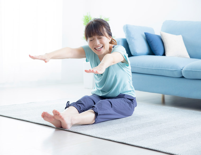 前屈ができない女性