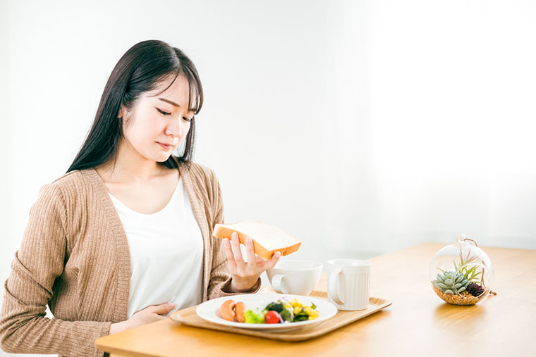 朝食を食べない女性
