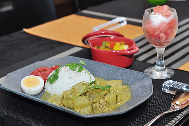 冬瓜カレーとザブジと杏仁アイス