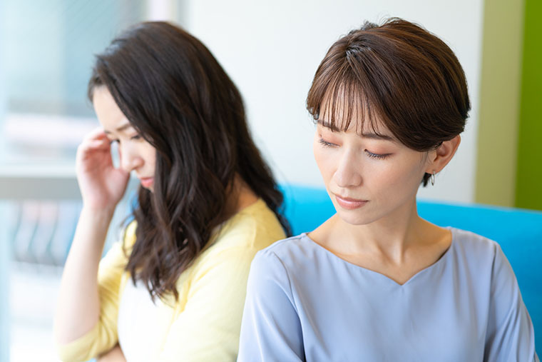 支配的な態度をとる女性
