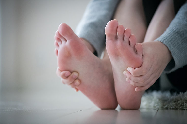 赤みがかったかかと