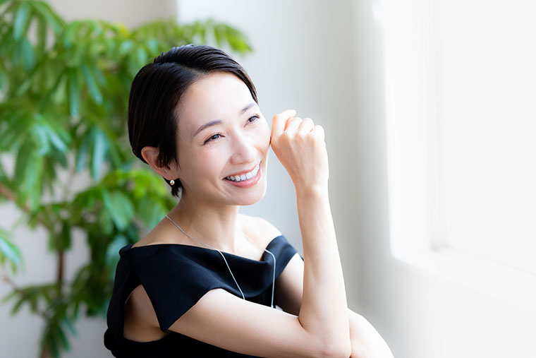 黒髪の女性