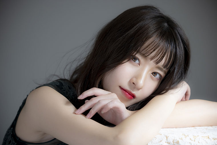 黒髪の女性