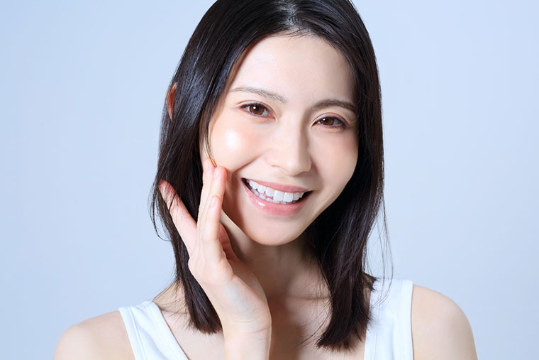 黒髪の女性