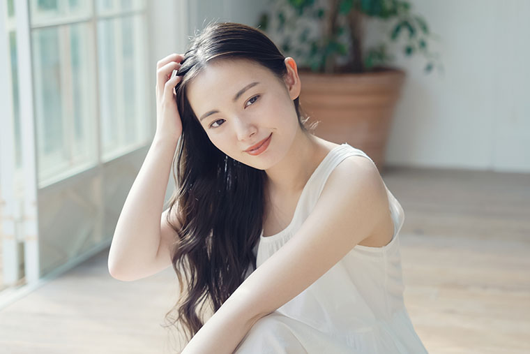 黒髪の女性