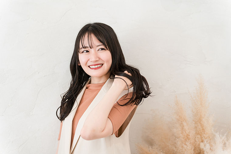 黒髪の女性