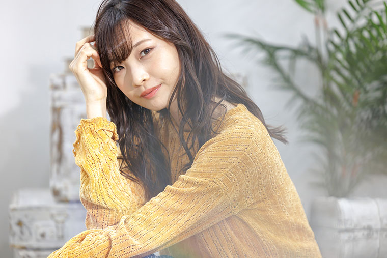 前髪をセットした女性
