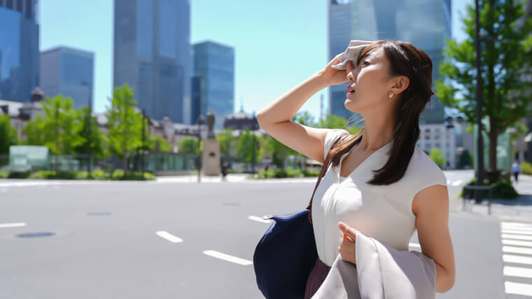 通勤中の女性