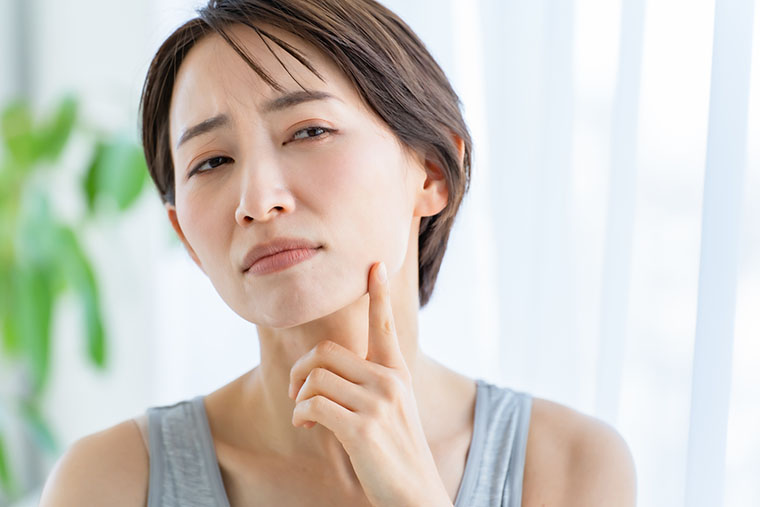 顔を気になる女性