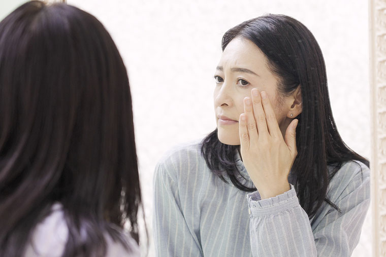 シワを気になる女性
