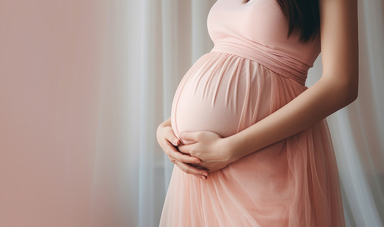 妊娠している女性