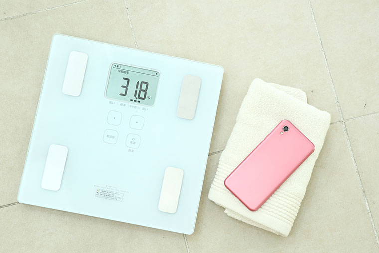 体重計とスマホ