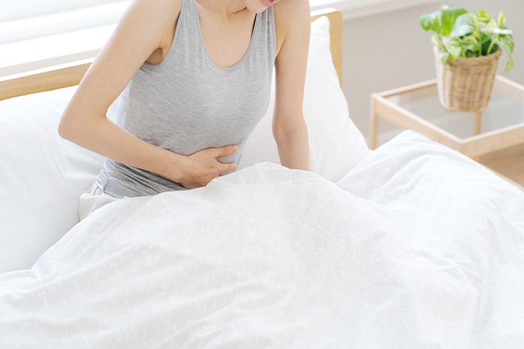 お腹の調子が悪い女性