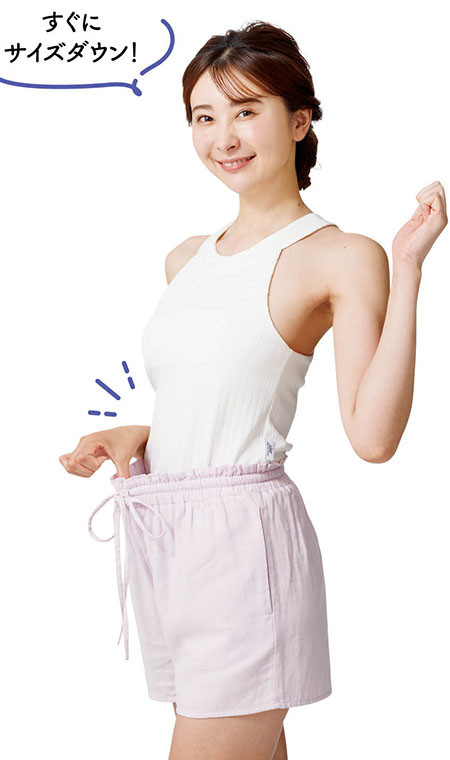 お腹痩せして嬉しそうな女性