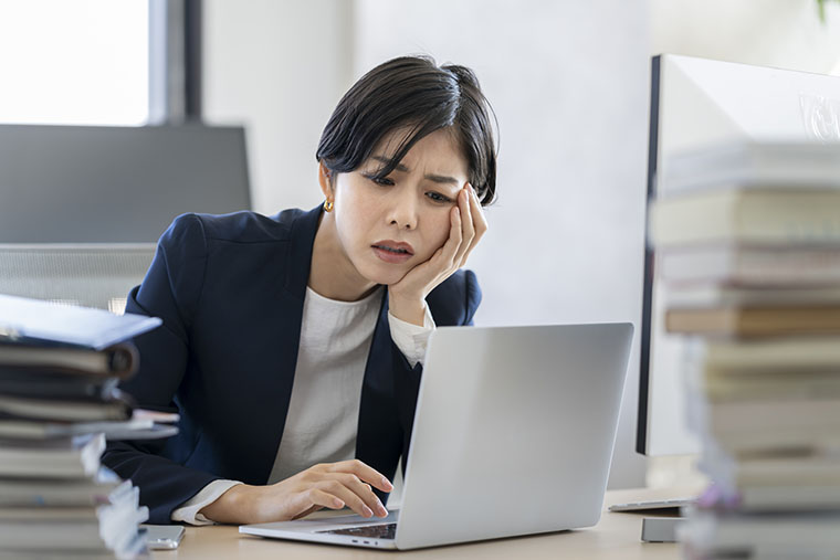 不調を感じる女性