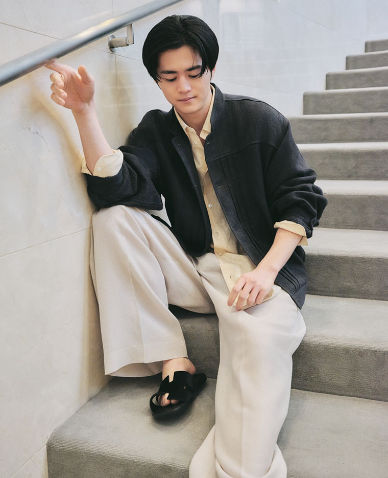 鈴鹿央士さん