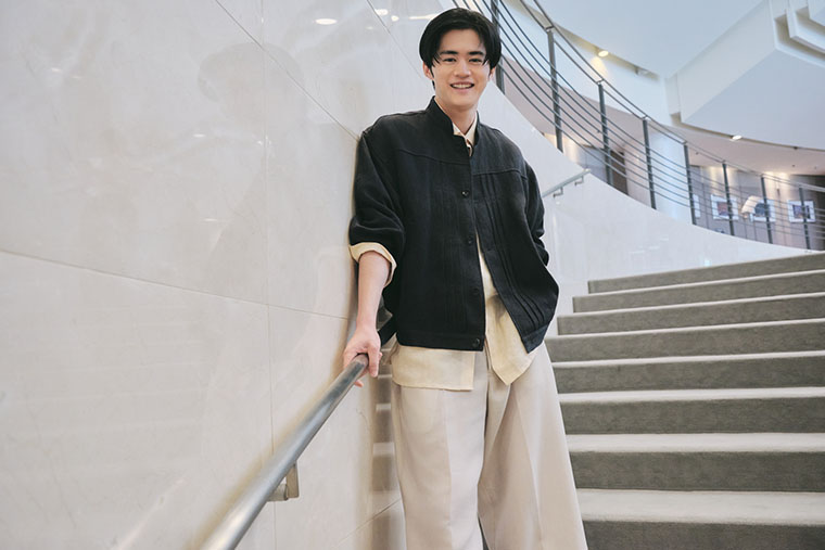 鈴鹿央士さん