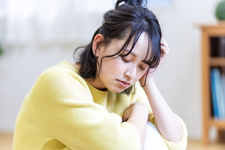 不調に悩む女性
