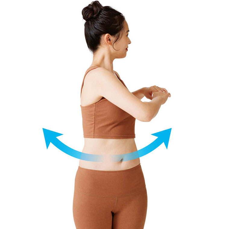 上半身をひねり乳び槽を刺激