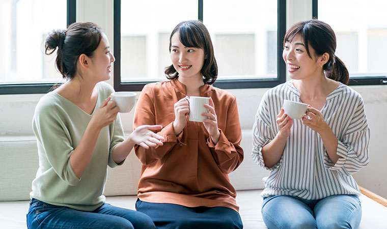 人たらし_話し合う女性たち