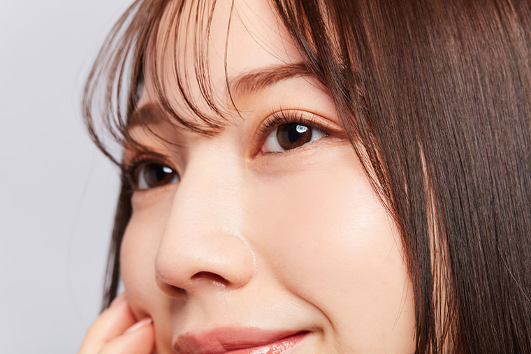 鼻がくっきりしている女性
