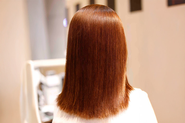 ヘアカラーオレンジブラウンのセミロング
