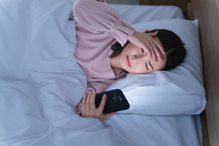 スマホ不眠の女性
