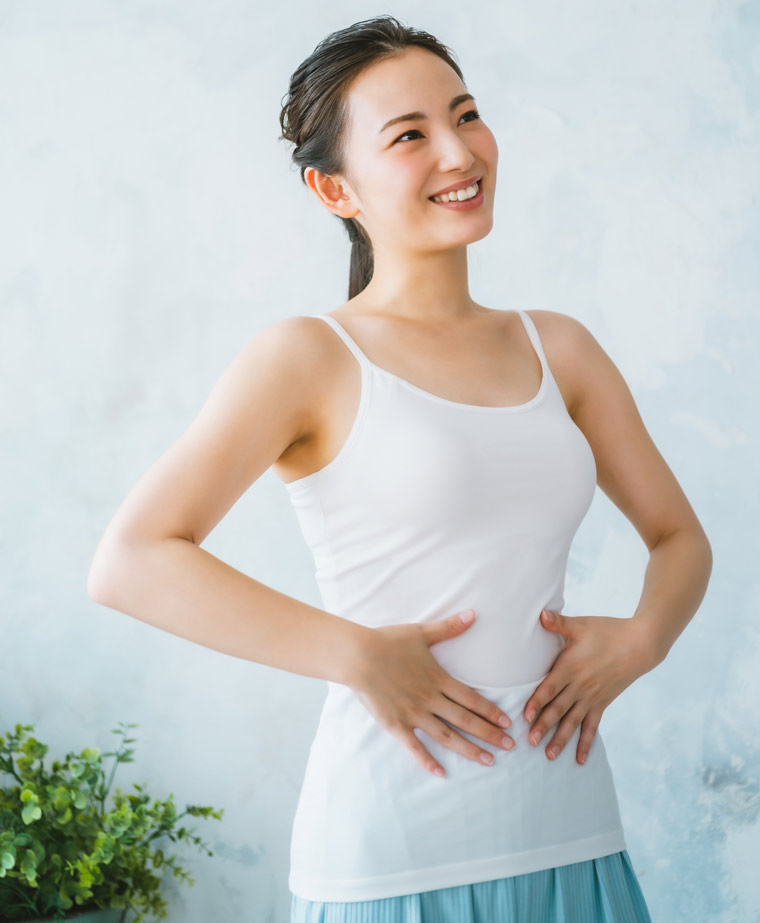 お腹がスッキリしている女性