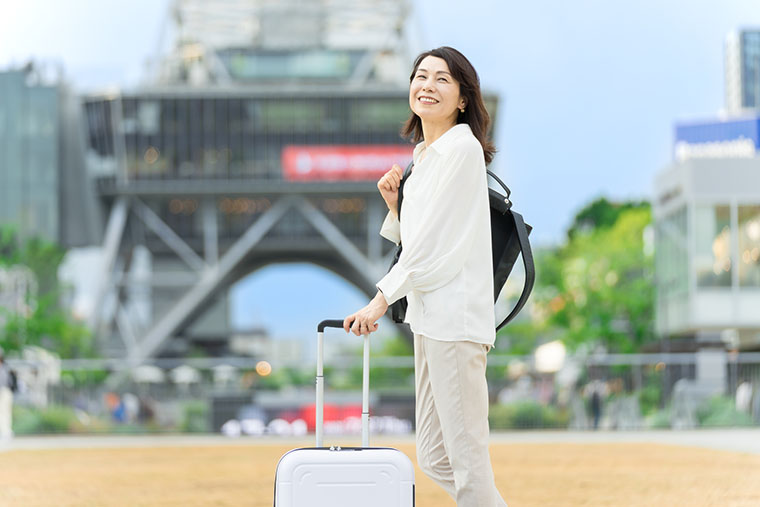 旅行する女性
