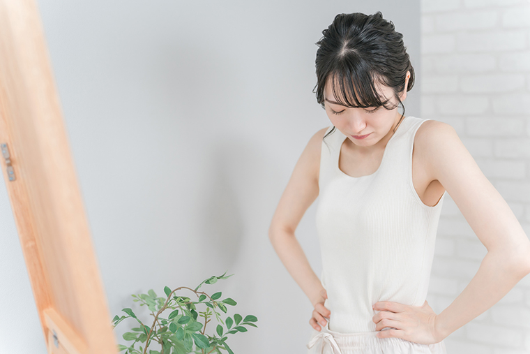 自分の体型に悩む女性