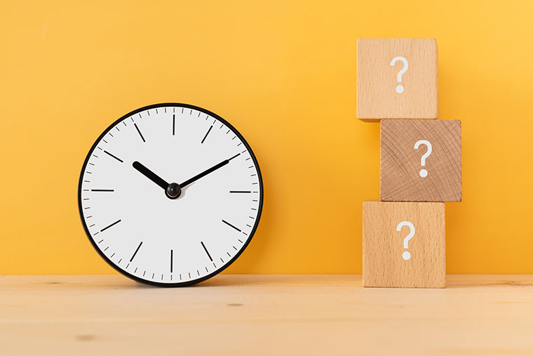 時計とハテナの積み木