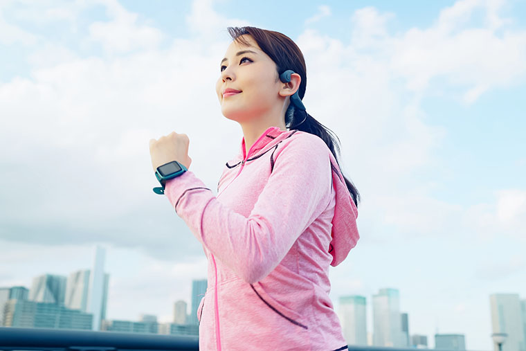 運動する女性