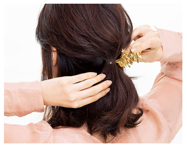 バレッタでヘアゴムを隠す