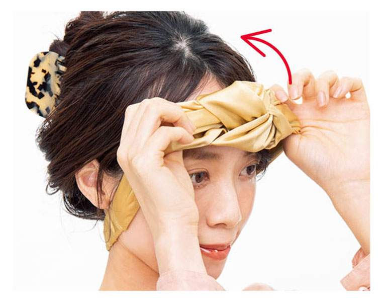 ヘアターバンを引き上げる