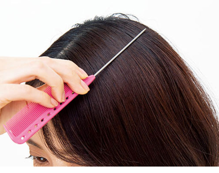 髪の表面を優しくなでる