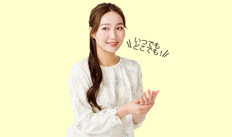 手のツボを押す女性