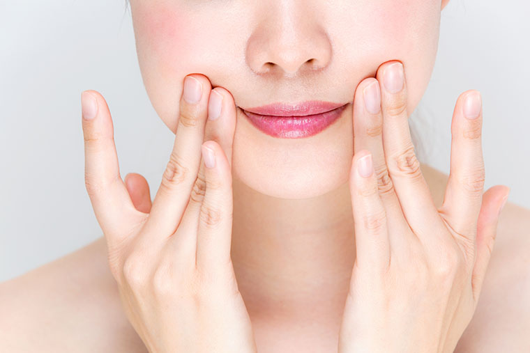 フェイシャルマッサージ